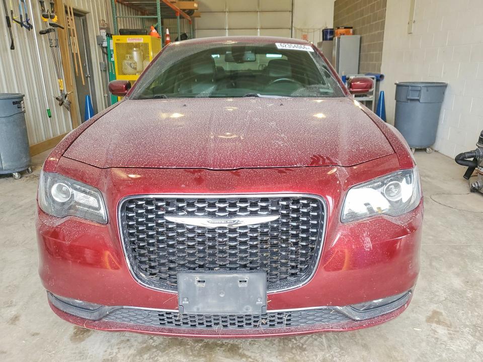 Photo 5 from auction – 2018 CHRYSLER 300 with VIN 2C3CCAGG4JH165628