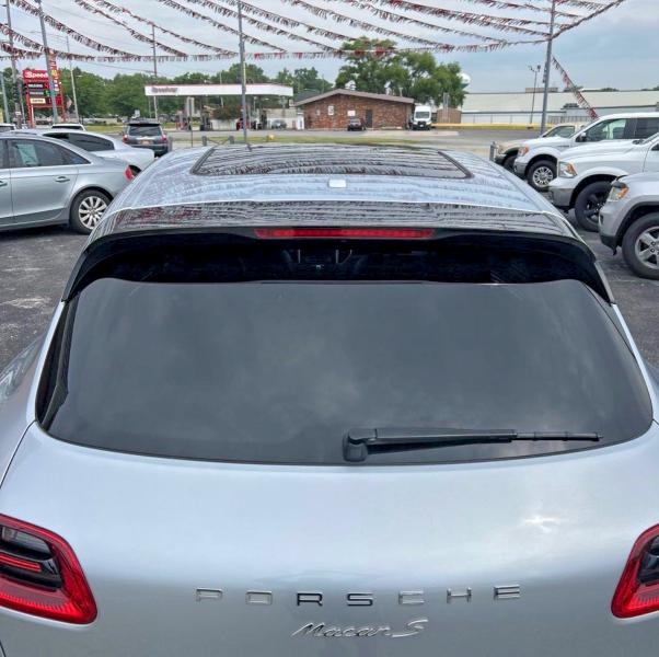 Photo 12 from auction – 2017 PORSCHE MACAN with VIN WP1AB2A56HLB10242