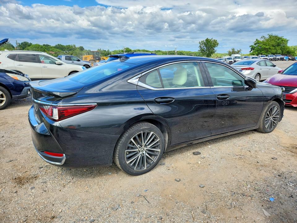 Photo 3 from auction – 2022 LEXUS ES 250 with VIN 58AD11D14NU008260