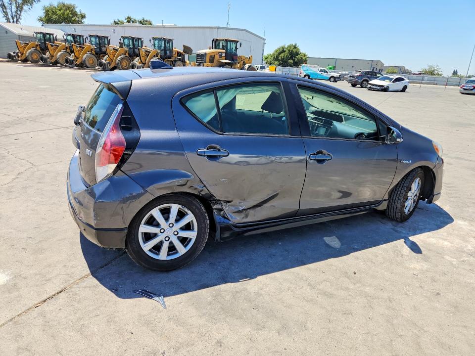 Photo 3 from auction – 2017 TOYOTA PRIUS C with VIN JTDKDTB35H1597822