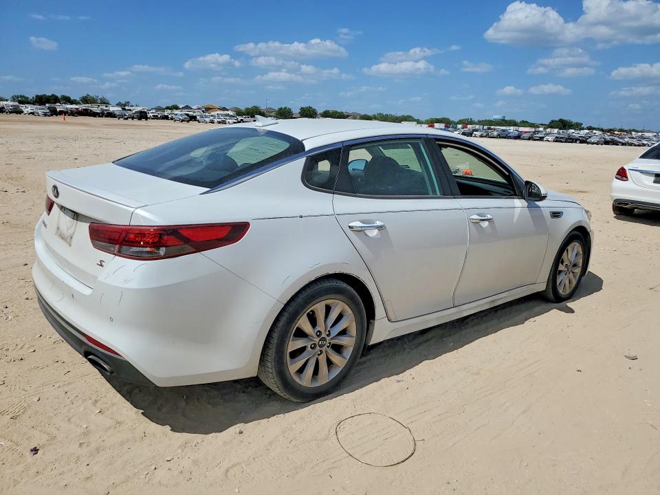 Photo 3 from auction – 2018 KIA OPTIMA with VIN 5XXGT4L34JG202634