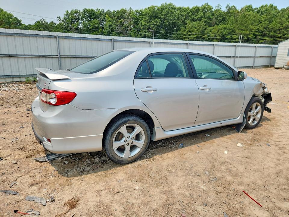 Photo 3 from auction – 2013 TOYOTA COROLLA with VIN 5YFBU4EE1DP159209
