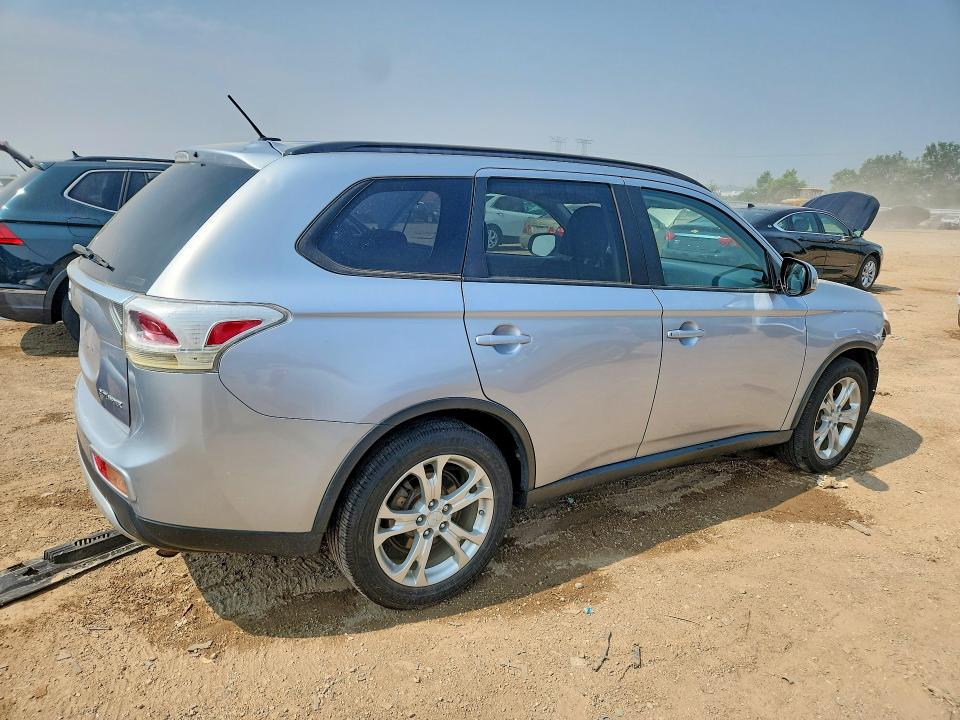 Photo 3 from auction – 2015 MITSUBISHI OUTLANDER with VIN JA4AZ3A36FZ010311