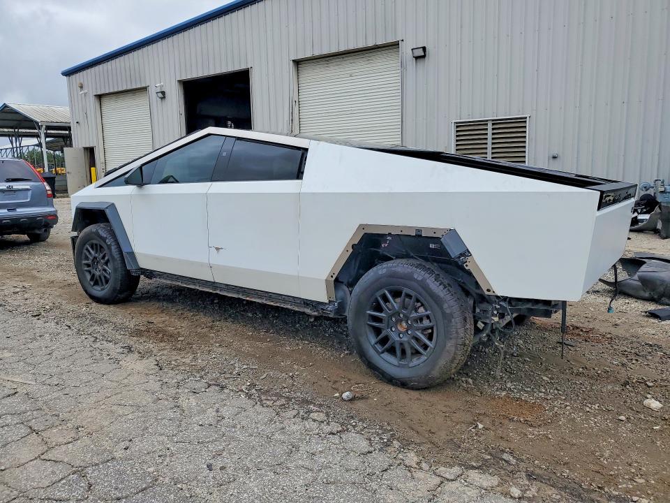 Photo 2 from auction – 2024 TESLA CYBERTRUCK with VIN 7G2CEHEE8RA044371