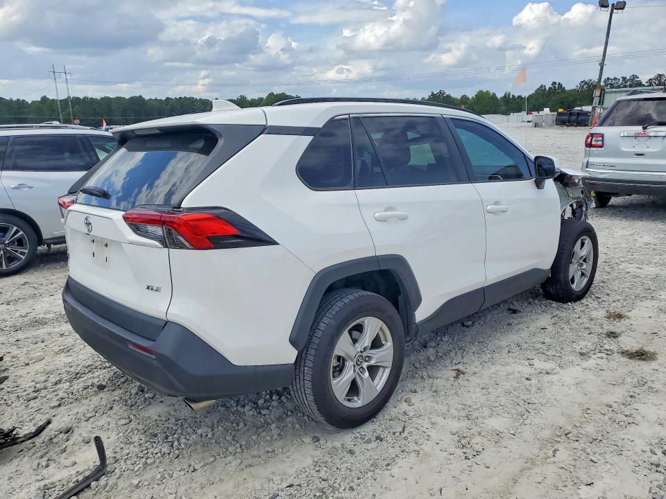 Photo 3 from auction – 2021 TOYOTA RAV4 with VIN 2T3W1RFV2MC110095
