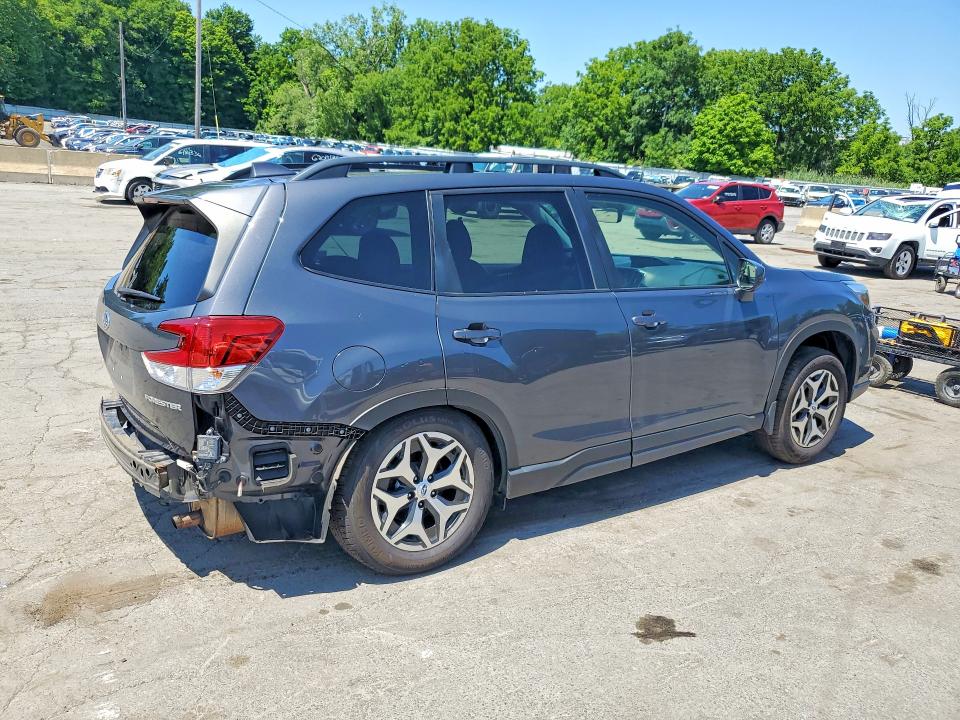 Photo 3 from auction – 2021 SUBARU FORESTER with VIN JF2SKAJC0MH576486