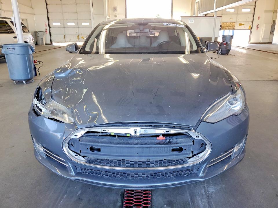 Photo 5 from auction – 2013 TESLA MODEL S with VIN 5YJSA1CN8DFP26294