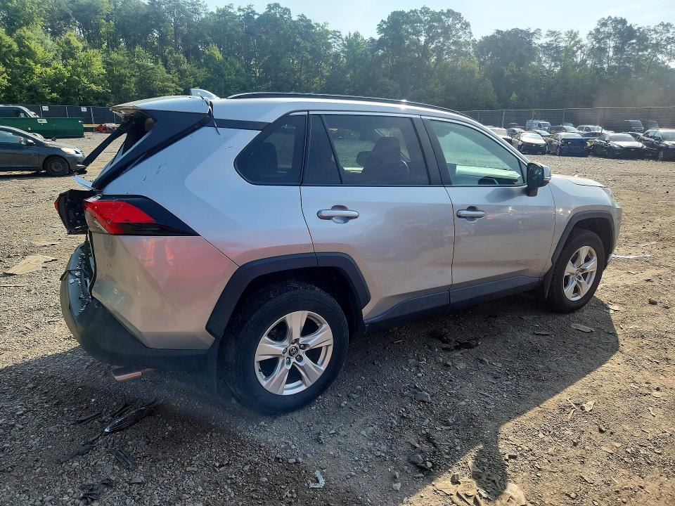 Photo 3 from auction – 2021 TOYOTA RAV4 with VIN 2T3P1RFV7MC166229