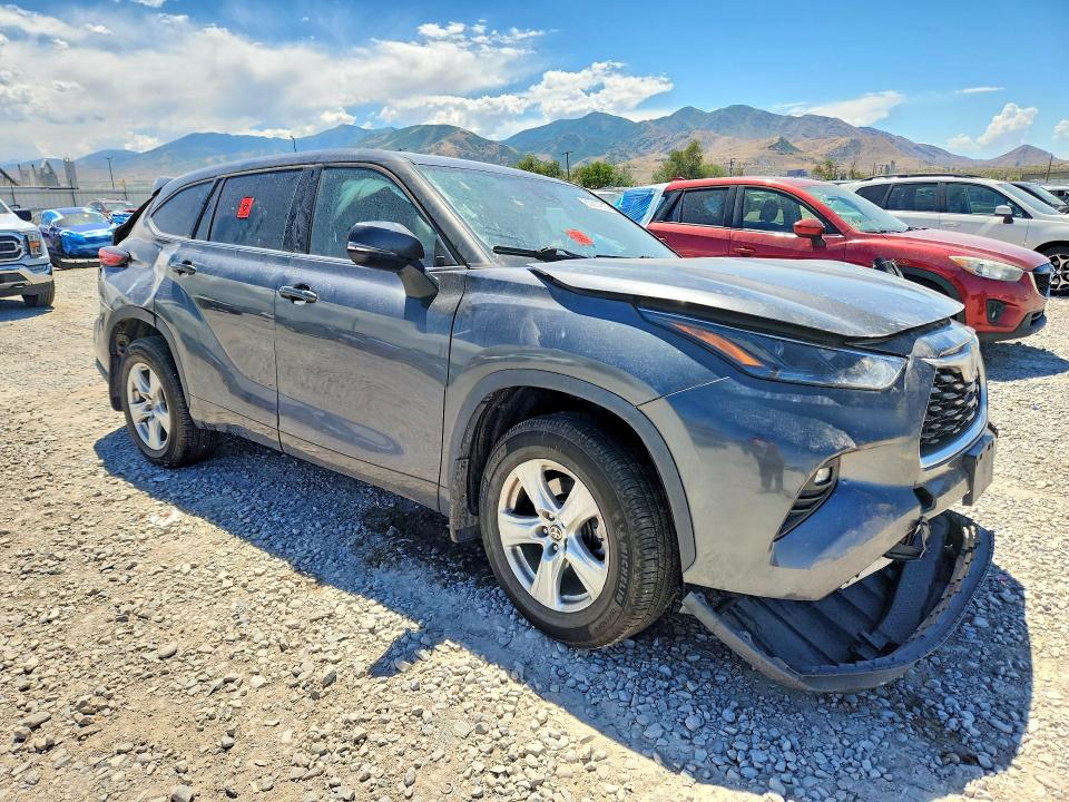 Photo 4 from auction – 2022 TOYOTA HIGHLANDER with VIN 5TDBZRBH1NS196055