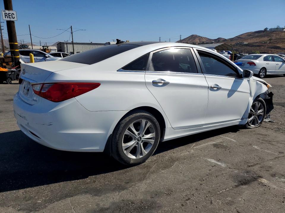 Photo 3 from auction – 2012 HYUNDAI SONATA with VIN 5NPEC4AC4CH462131