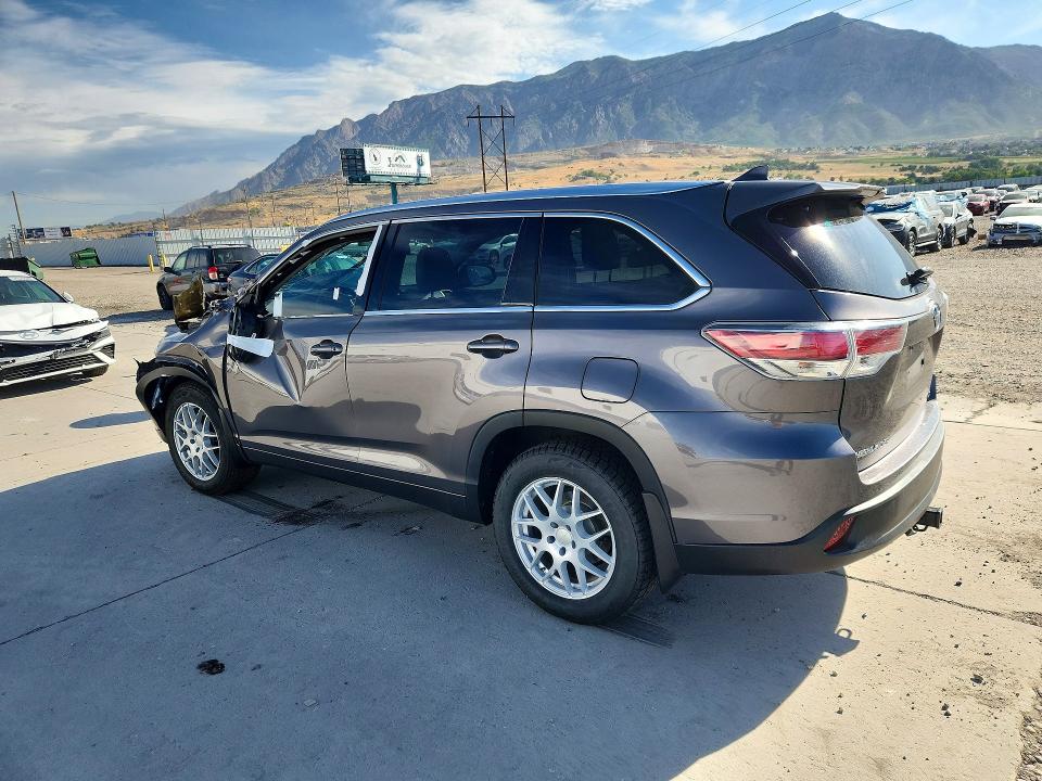 Photo 2 from auction – 2016 TOYOTA HIGHLANDER with VIN 5TDJKRFH2GS343139