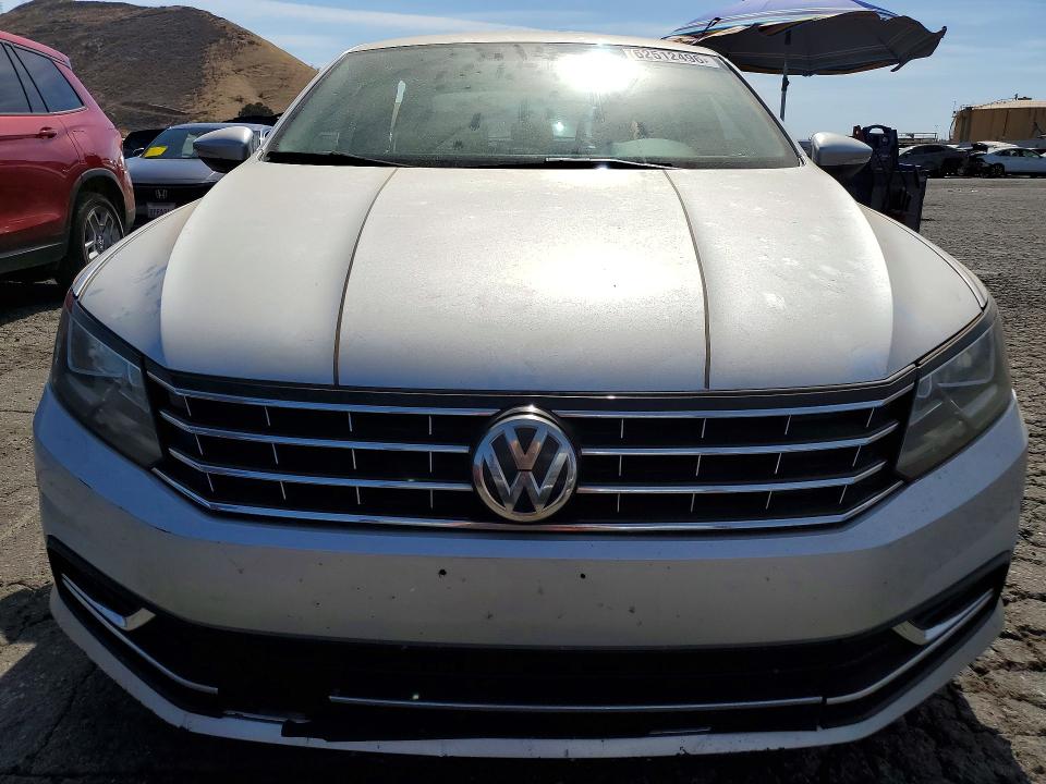 Photo 5 from auction – 2017 VOLKSWAGEN PASSAT with VIN 1VWAT7A34HC045365