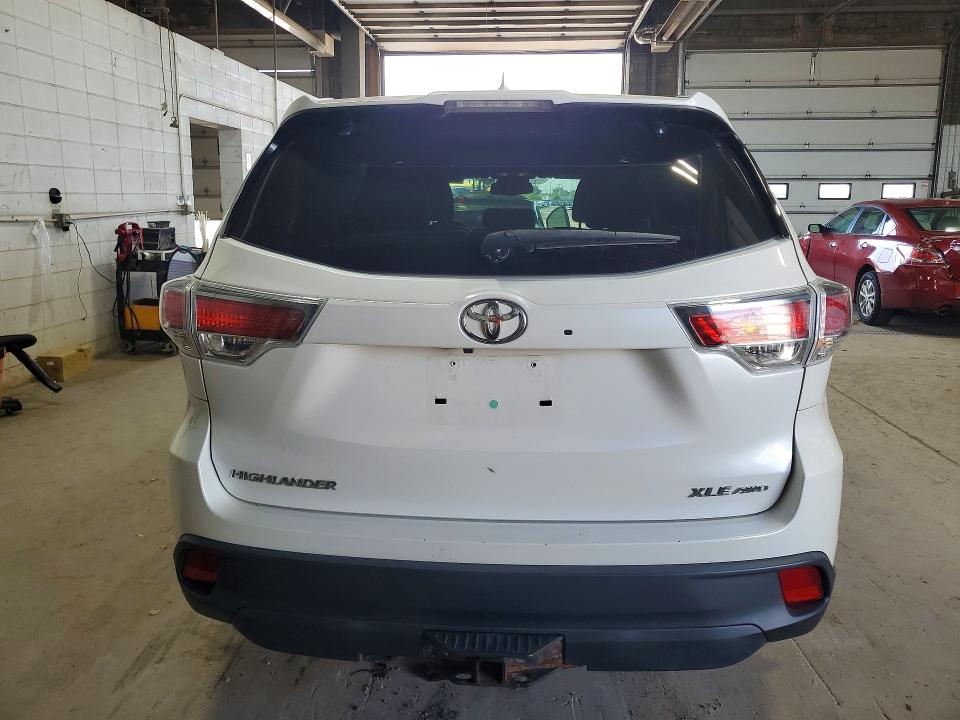 Photo 6 from auction – 2016 TOYOTA HIGHLANDER with VIN 5TDJKRFH8GS229498