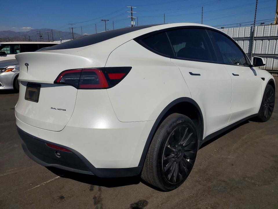 Фото 3 с аукциона – 2022 TESLA MODEL Y с VIN 7SAYGDEE9NF557902