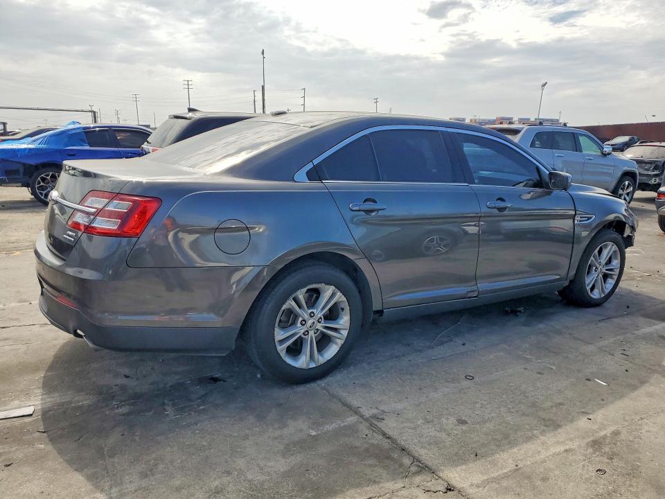 Photo 3 from auction – 2017 FORD TAURUS with VIN 1FAHP2E86HG132570