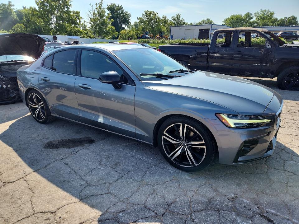 Photo 4 from auction – 2019 VOLVO S60 with VIN 7JR102FM5KG013249