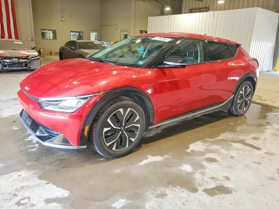 KIA EV6 2023 مع رقم تعريف المركبة KNDC34LA0P5612261 - صورة من المزاد