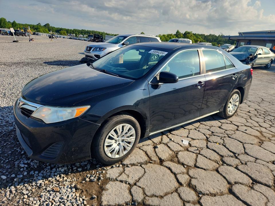 TOYOTA CAMRY 2014 مع رقم تعريف المركبة 4T1BF1FK2EU853551 - صورة من المزاد