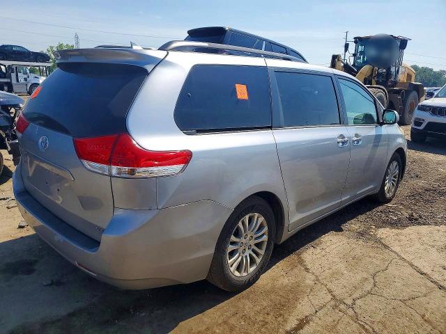 Photo 3 from auction – 2011 TOYOTA SIENNA with VIN 5TDYK3DC3BS152082