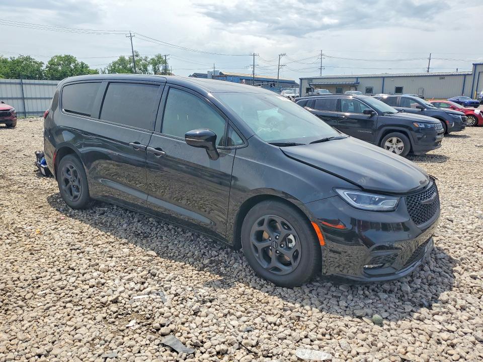 Photo 4 from auction – 2023 CHRYSLER PACIFICA with VIN 2C4RC1S77PR584461