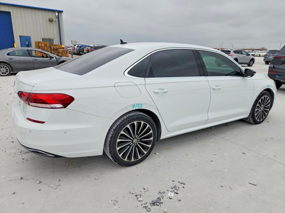 Photo 3 from auction – 2022 VOLKSWAGEN PASSAT with VIN 1VWBA7A33NC006787