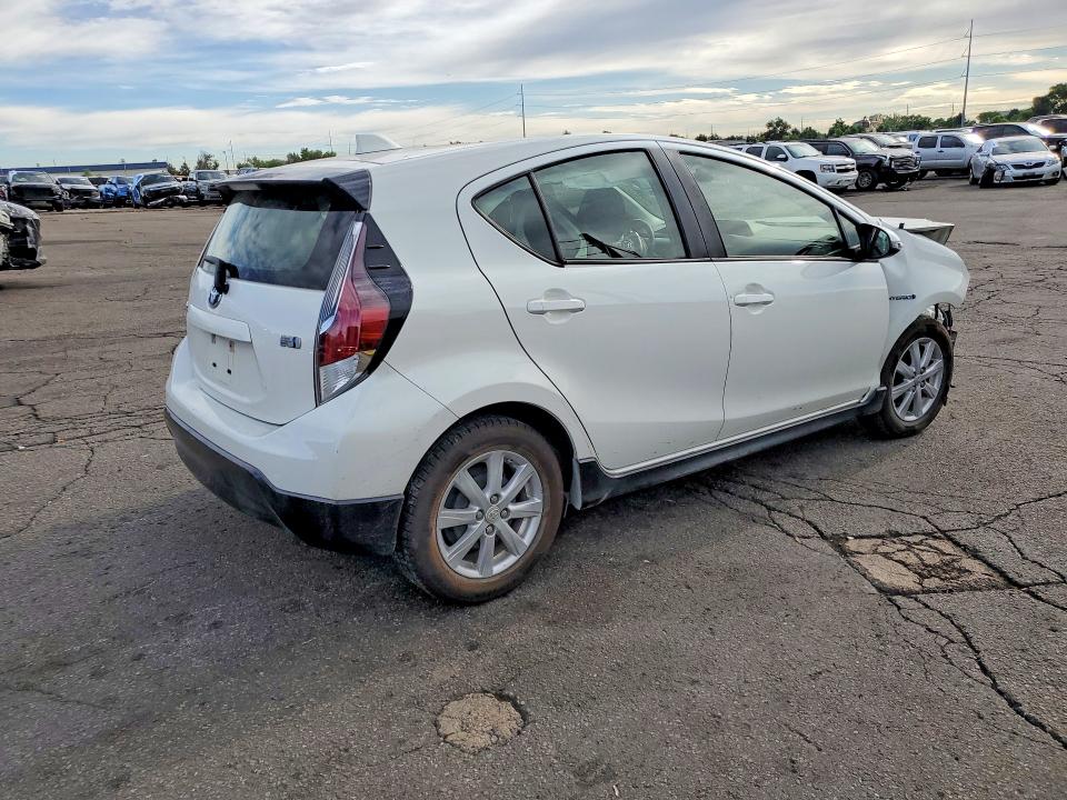 Photo 3 from auction – 2017 TOYOTA PRIUS C with VIN JTDKDTB39H1594969