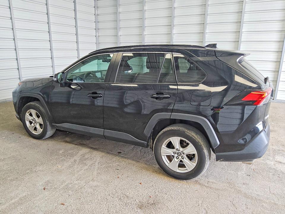 Photo 2 from auction – 2021 TOYOTA RAV4 with VIN 2T3P1RFV1MW216623