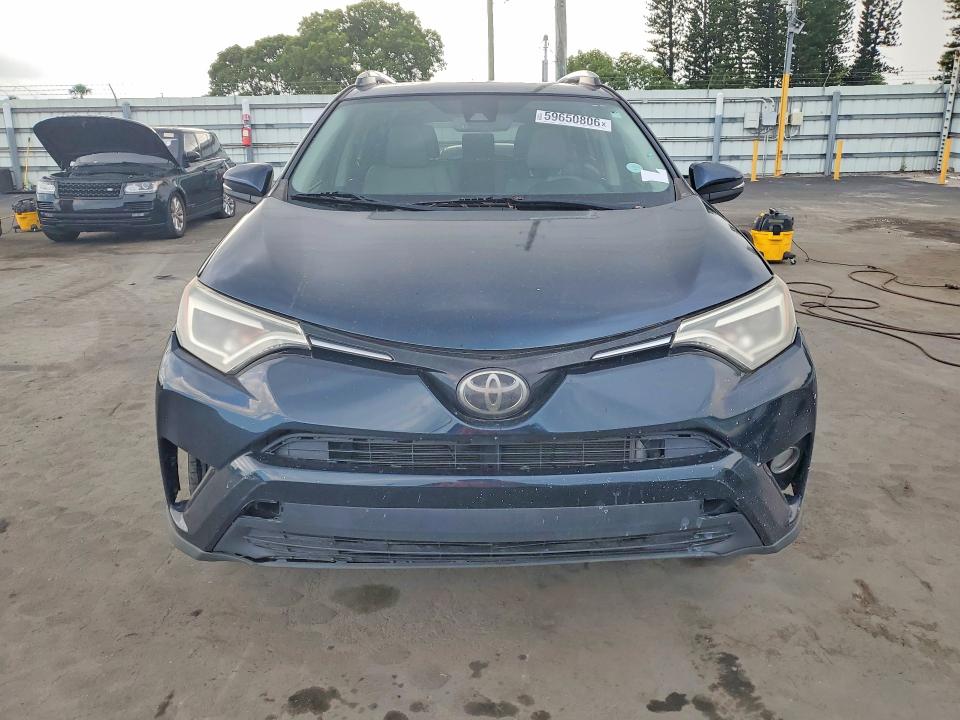 Zdjęcie 5 z aukcji – 2018 TOYOTA RAV4 z VIN JTMYFREV9JJ161744