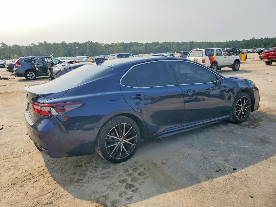 Photo 3 from auction – 2022 TOYOTA CAMRY with VIN 4T1G11AK4NU665867