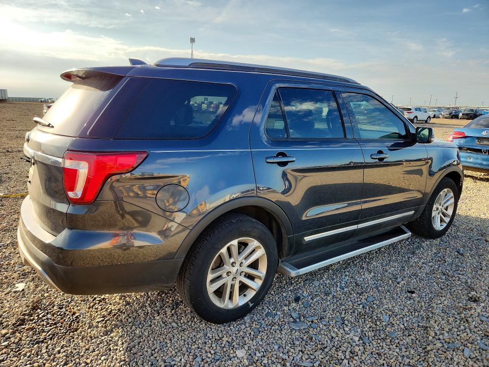 Photo 3 from auction – 2017 FORD EXPLORER with VIN 1FM5K7D89HGD86375