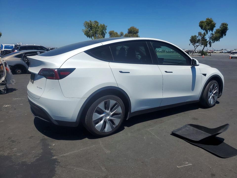 Photo 3 from auction – 2024 TESLA Y with VIN 7SAYGDEE8RF006088