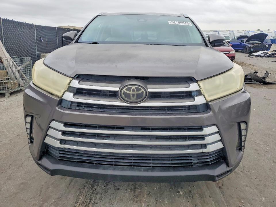 Фото 5 с аукциона – 2018 TOYOTA HIGHLANDER с VIN 5TDKZRFH1JS543095