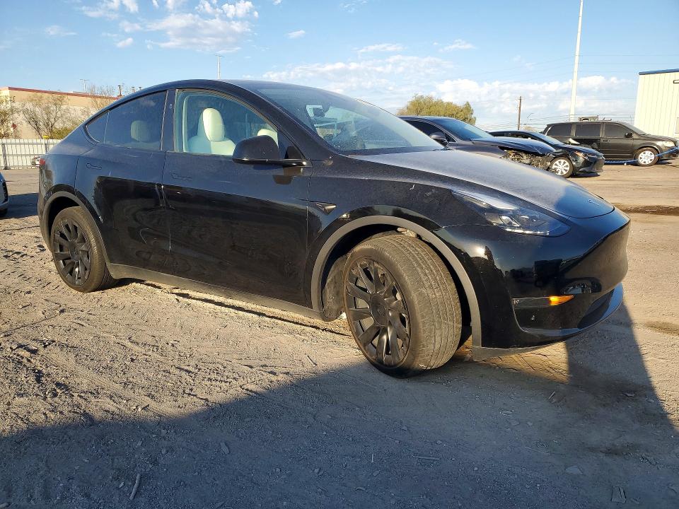 Zdjęcie 4 z aukcji – 2024 TESLA MODEL Y z VIN 7SAYGDEE1RA219171