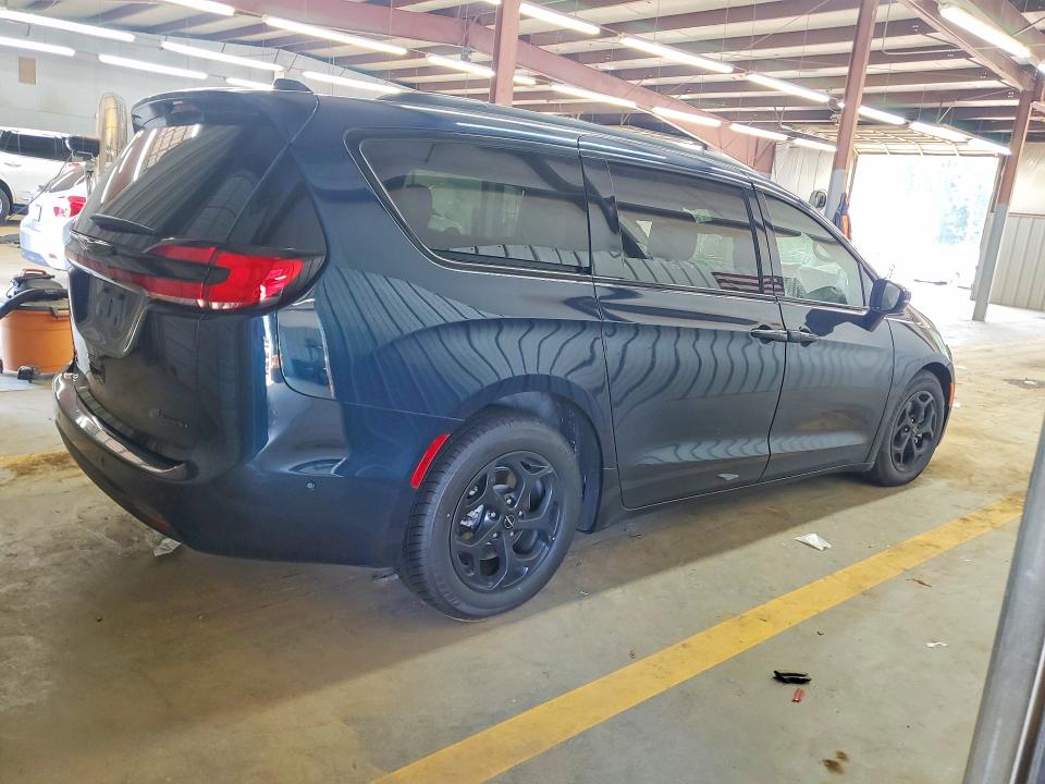 Photo 3 from auction – 2024 CHRYSLER PACIFICA with VIN 2C4RC1S75RR102735