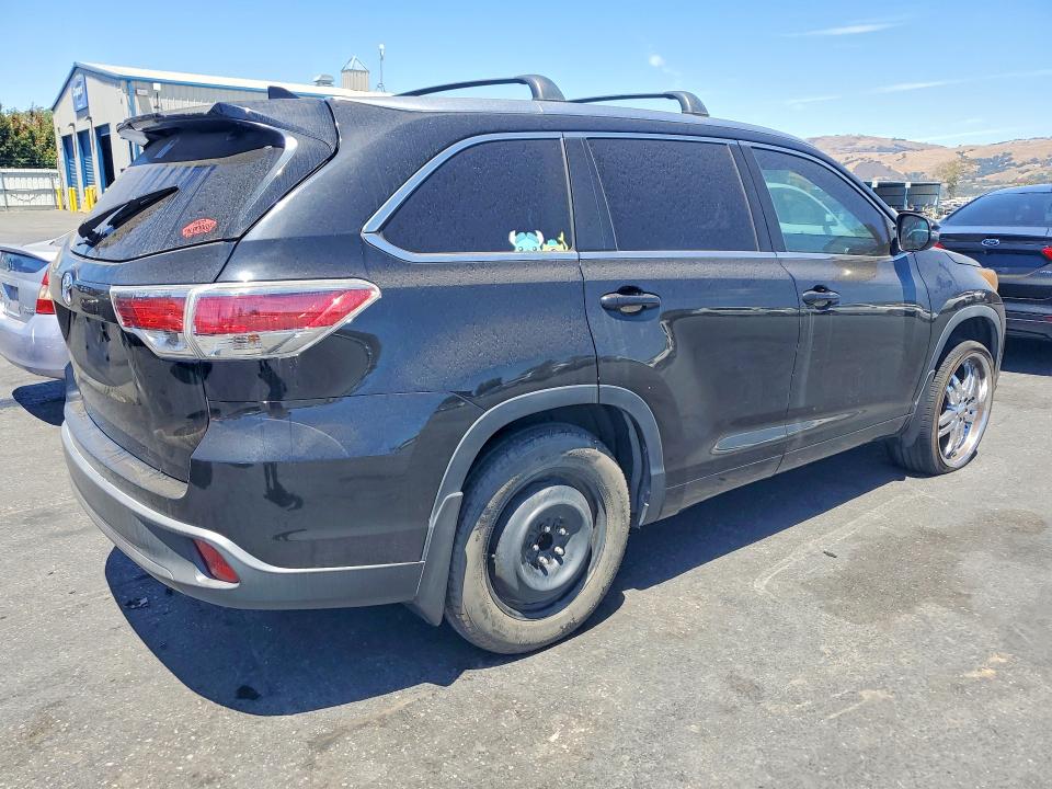 Photo 3 from auction – 2015 TOYOTA HIGHLANDER with VIN 5TDJKRFH4FS097368