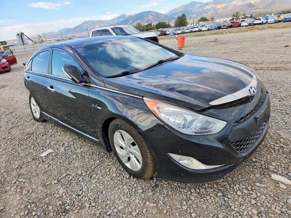 Photo 4 from auction – 2013 HYUNDAI SONATA with VIN KMHEC4A40DA093202