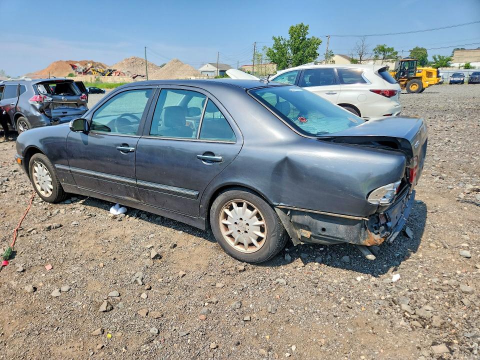 Photo 2 from auction – 2002 MERCEDES-BENZ E with VIN WDBJF82J72X063922