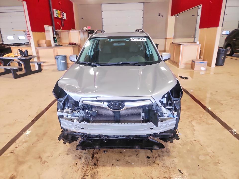 Photo 5 from auction – 2020 SUBARU FORESTER with VIN JF2SKAJC1LH601863