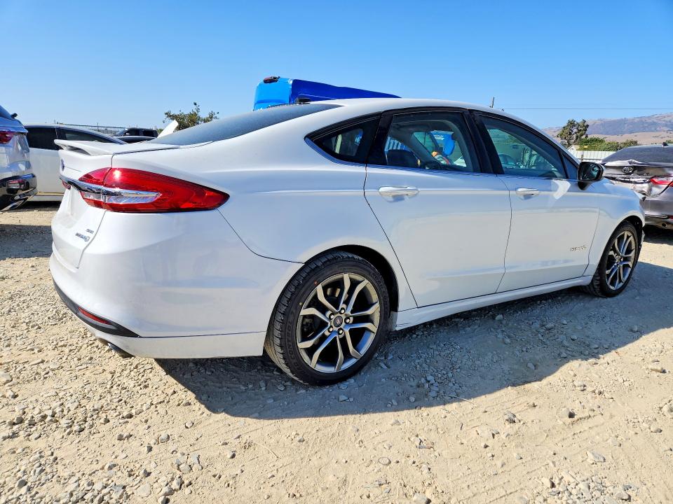 Photo 3 from auction – 2017 FORD FUSION with VIN 3FA6P0LU1HR234329