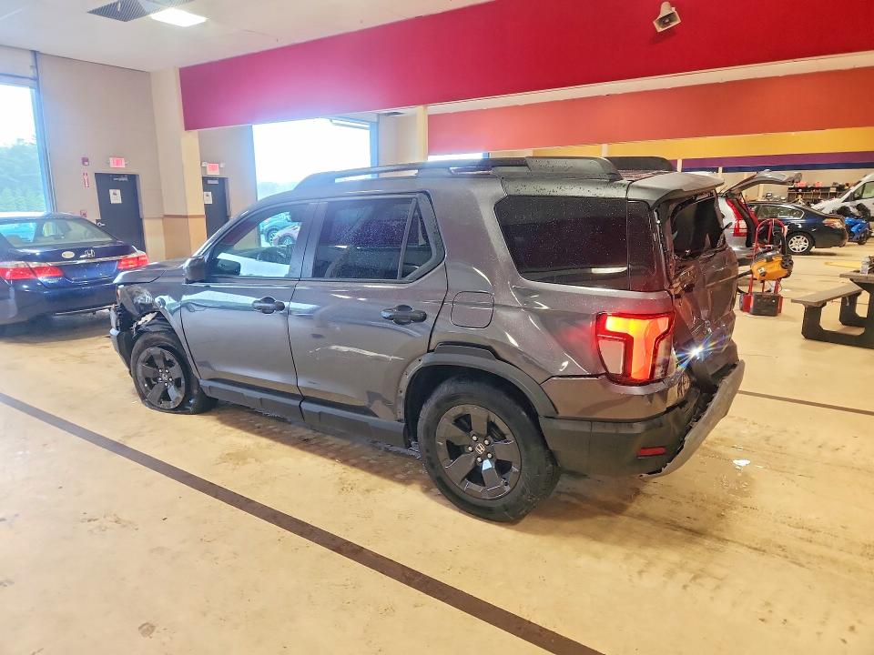 Photo 2 from auction – 2026 HONDA PASSPORT with VIN 5FNYF9H32TB021345