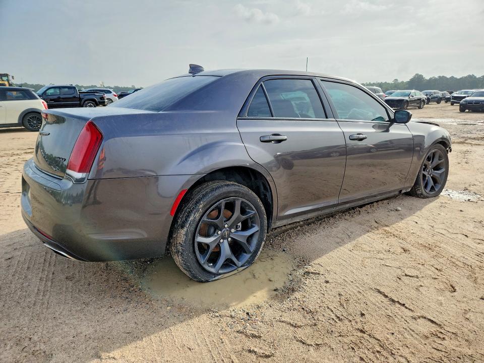 Photo 3 from auction – 2023 CHRYSLER 300 with VIN 2C3CCAAG6PH577583