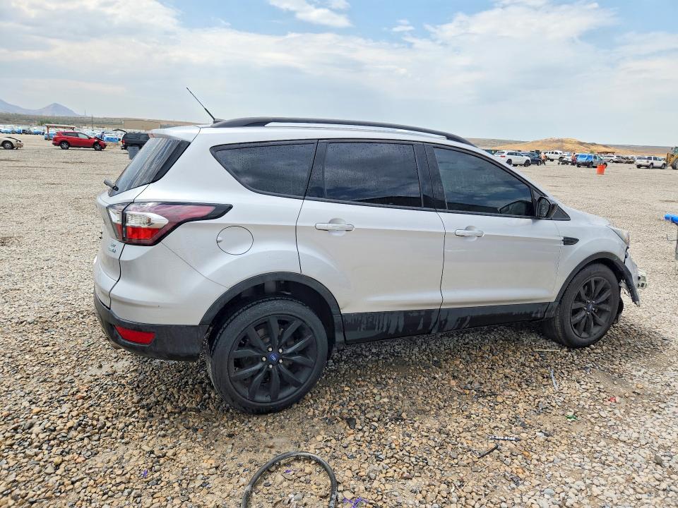 Photo 3 from auction – 2017 FORD ESCAPE with VIN 1FMCU9GD7HUE95523