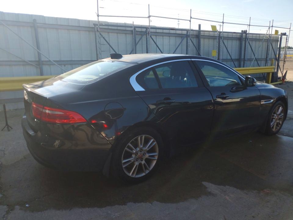 صورة رقم 3 من المزاد - 2017 JAGUAR XE مع VIN SAJAD4BN8HA952227