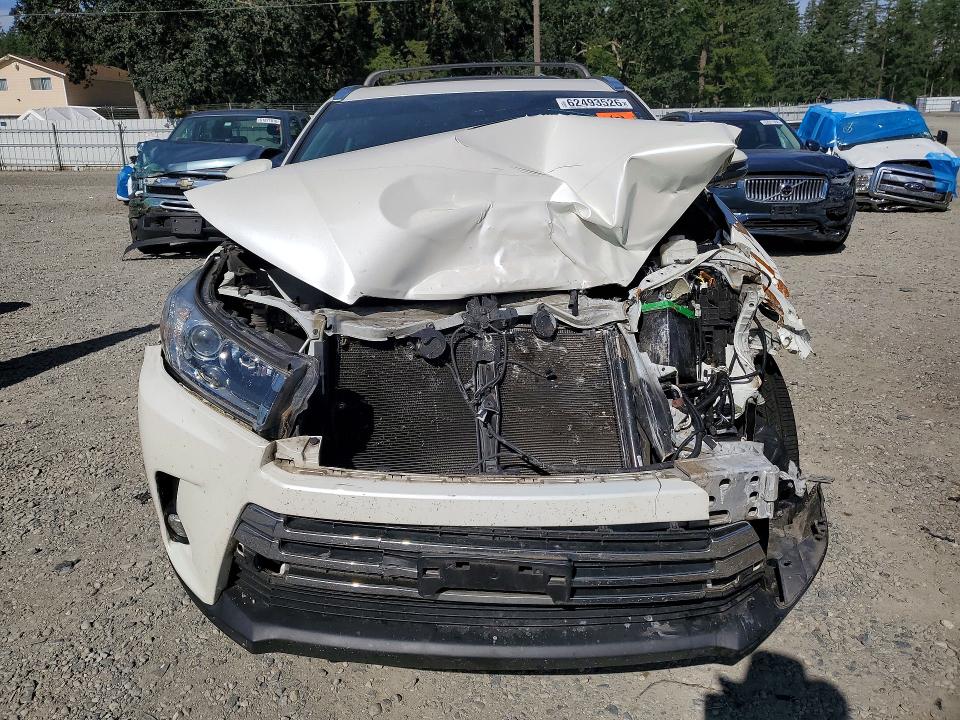 Foto 5 de la subasta – 2017 TOYOTA HIGHLANDER con VIN 5TDDZRFH0HS476055