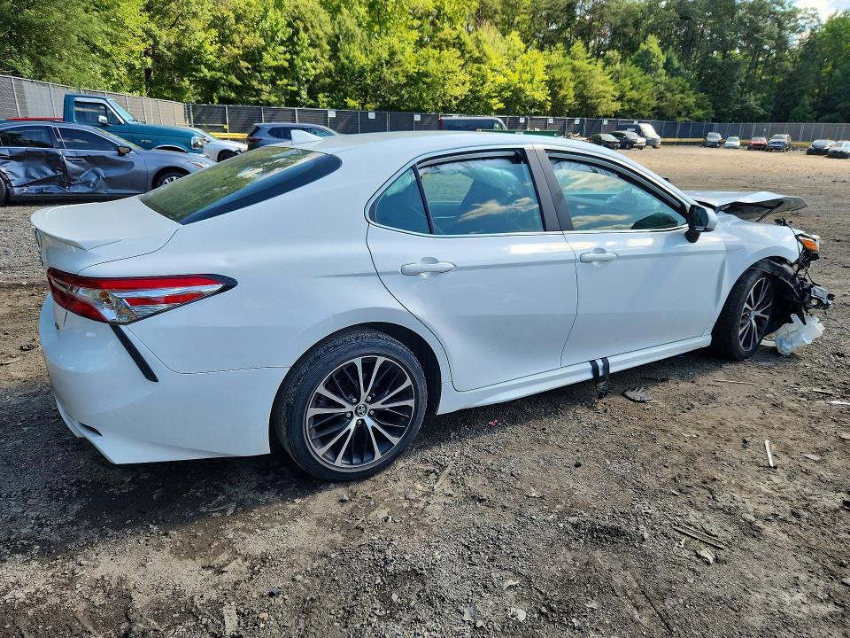 Photo 3 from auction – 2020 TOYOTA CAMRY with VIN 4T1G11AK4LU326958