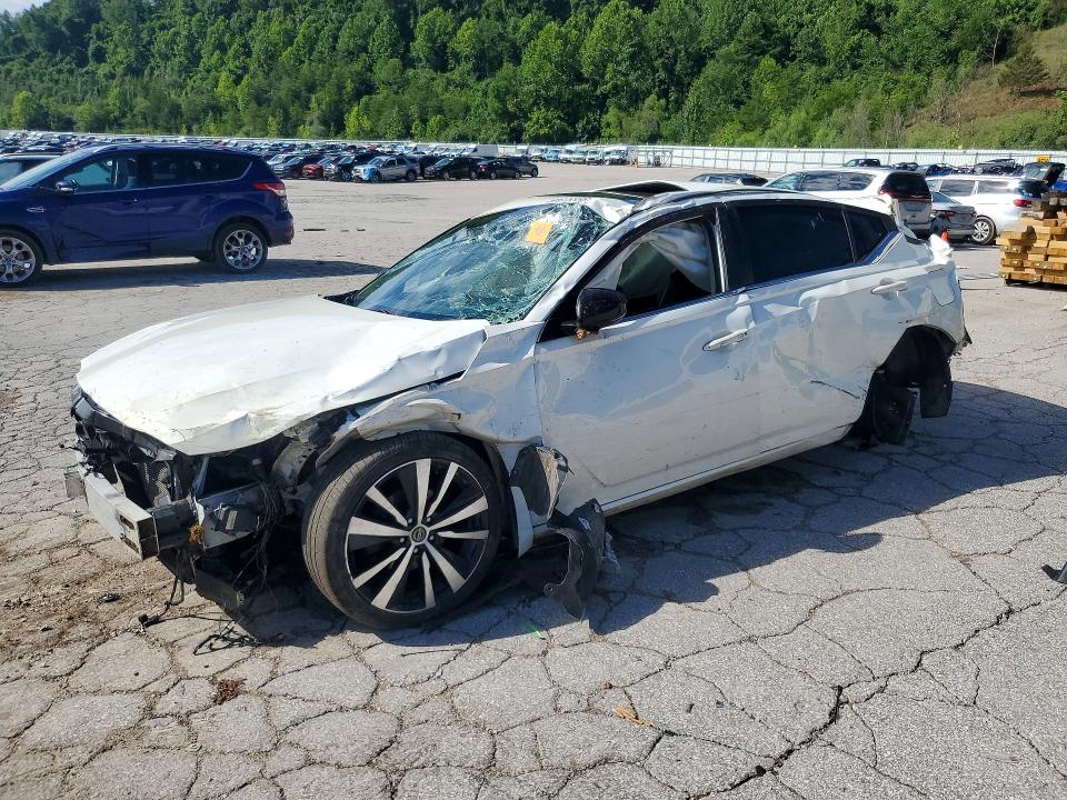 NISSAN ALTIMA 2019 with VIN 1N4BL4CW1KC185917 - Photo from auction