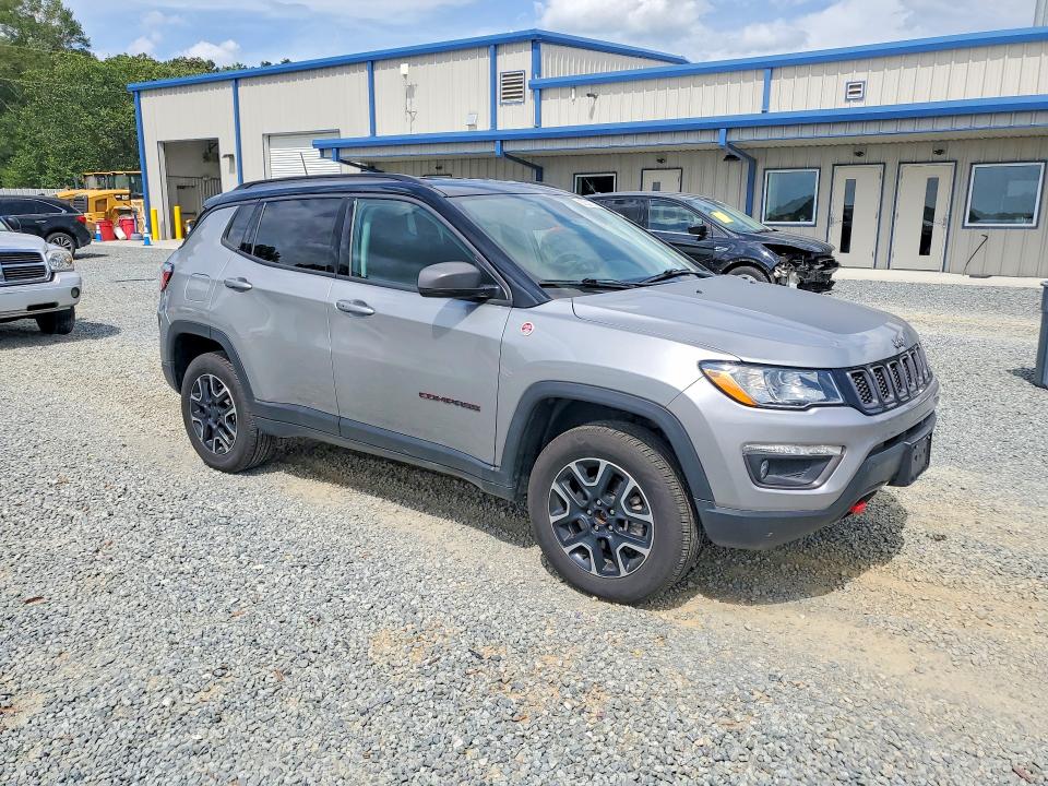 Photo 4 from auction – 2019 JEEP COMPASS with VIN 3C4NJDDB3KT747376