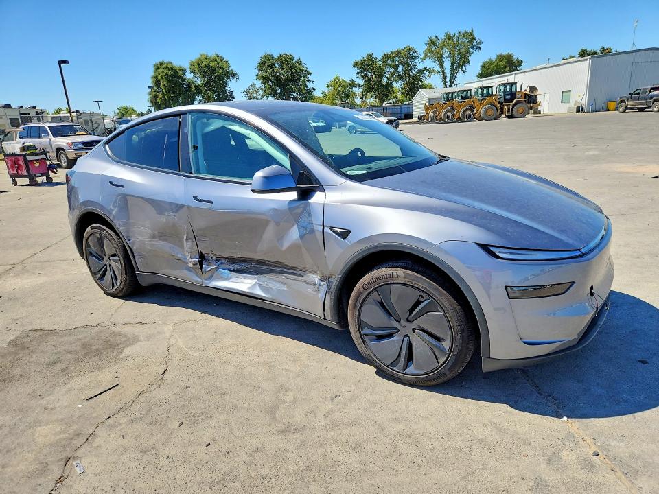 Photo 4 from auction – 2026 TESLA MODEL Y with VIN 7SAYGDED9TF521728