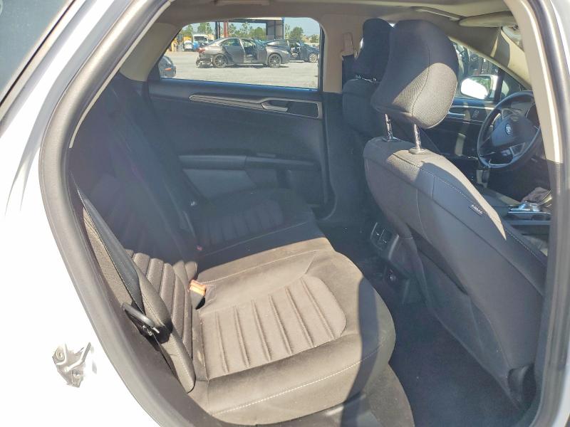 Photo 10 from auction – 2019 FORD FUSION with VIN 3FA6P0LU2KR110464