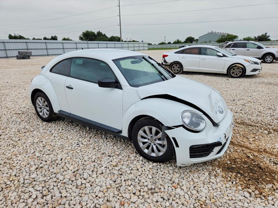 Photo 4 from auction – 2017 VOLKSWAGEN BEETLE with VIN 3VWF17ATXHM610700